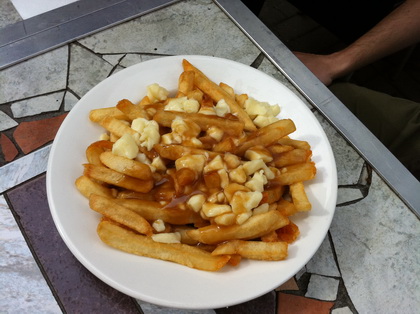Poutine classique - Blu Bar & Grill (Ozone Grande-All�e) (Qu�bec) - MaPoutine.ca