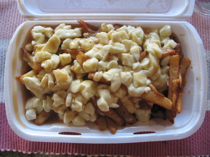 Poutine - Casse-Cro�te Le Marsouin (Isle-aux-Coudres) - MaPoutine.ca