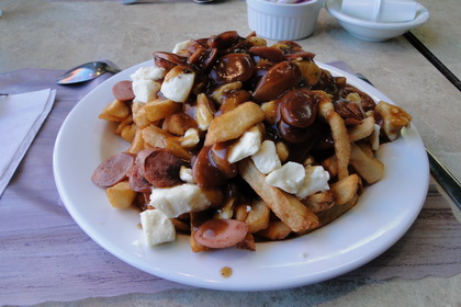 Poutine saucisse - Resto Chez Sylvin (L�vis Saint-Nicolas) - MaPoutine.ca