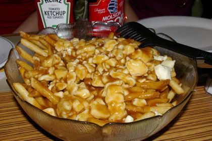 Poutine le PUB (g�ante) - Pub Universitaire (Qu�bec, Qu�bec)