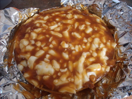 Grosse poutine extra sauce - La Nouvelle Friterie (Laval, Qu�bec)