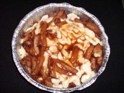 Grosse poutine extra sauce et fromage - Chez G�rard (Saint-Eustache, Qu�bec)