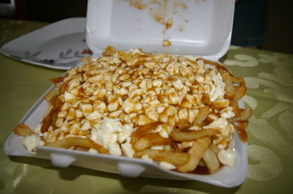 Poutine familiale - Casse-Croute Chez Naly (Saint-Bernard, Qu�bec)