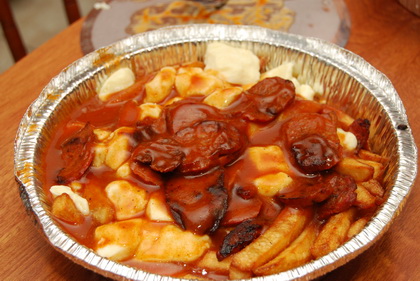 Poutine merguez sauce aile de poulet - Pizzeria Stratos (Québec Loretteville) - MaPoutine.ca