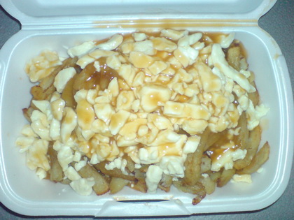 Poutine extra fromage r�guli�re - Paul Patates (Montr�al, Qu�bec)