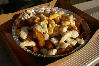 Grosse poutine r�guli�re - Festival de la Poutine 2009 - Restaurant du Boulevard (Drummondville, Qu�bec)