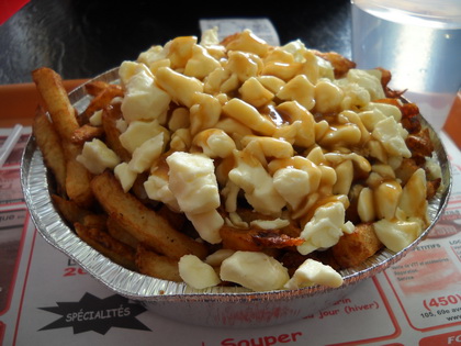 Poutine r�guli�re (moyenne) - Le Spot (Les-Coteaux, Qu�bec)