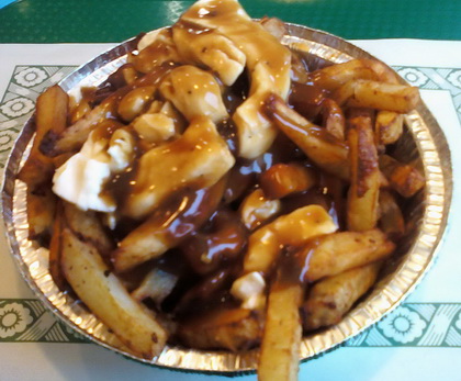 Poutine sauce au poivre (moyenne) - Fromagerie Qualit� Summum (Bromont, Qu�bec)