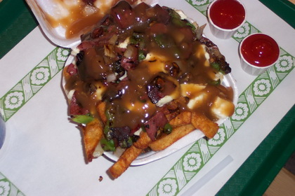 Poutine sp�ciale Francis - Cantine Francis (Mont-Joli) - MaPoutine.ca
