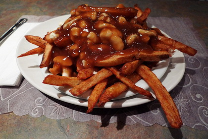 Poutine - Mont Royal Hot Dog (Montr�al) - MaPoutine.ca